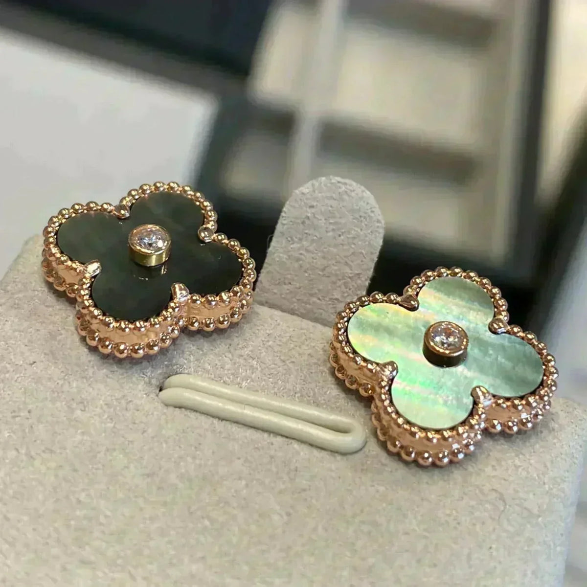 [✨ROSE💎]CLOVER MEDIUM 1 MOTIFS GRAY MOP  DIAMOND EARRINGS